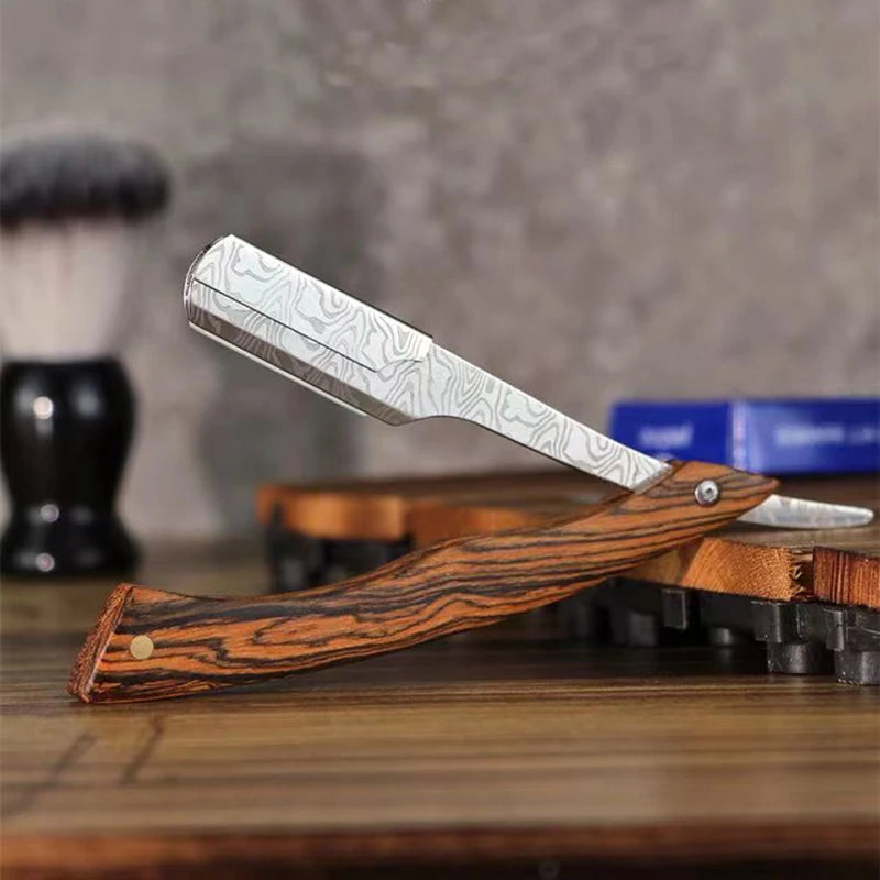Flip-Rasiermesser mit hellbraunem Holzgriff